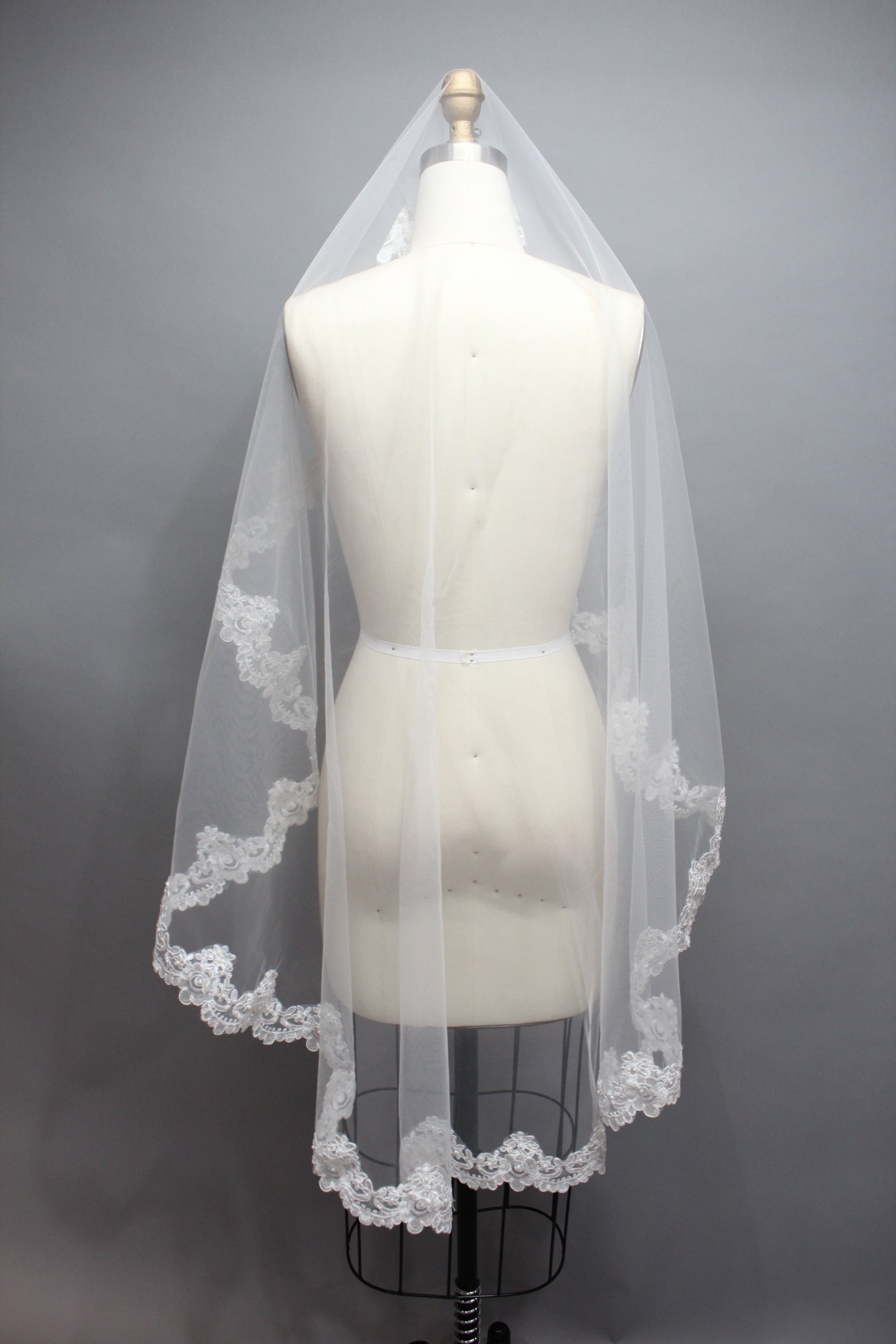 Wholesale Lace-Edged Sheer Tulle Bridal Veil t041