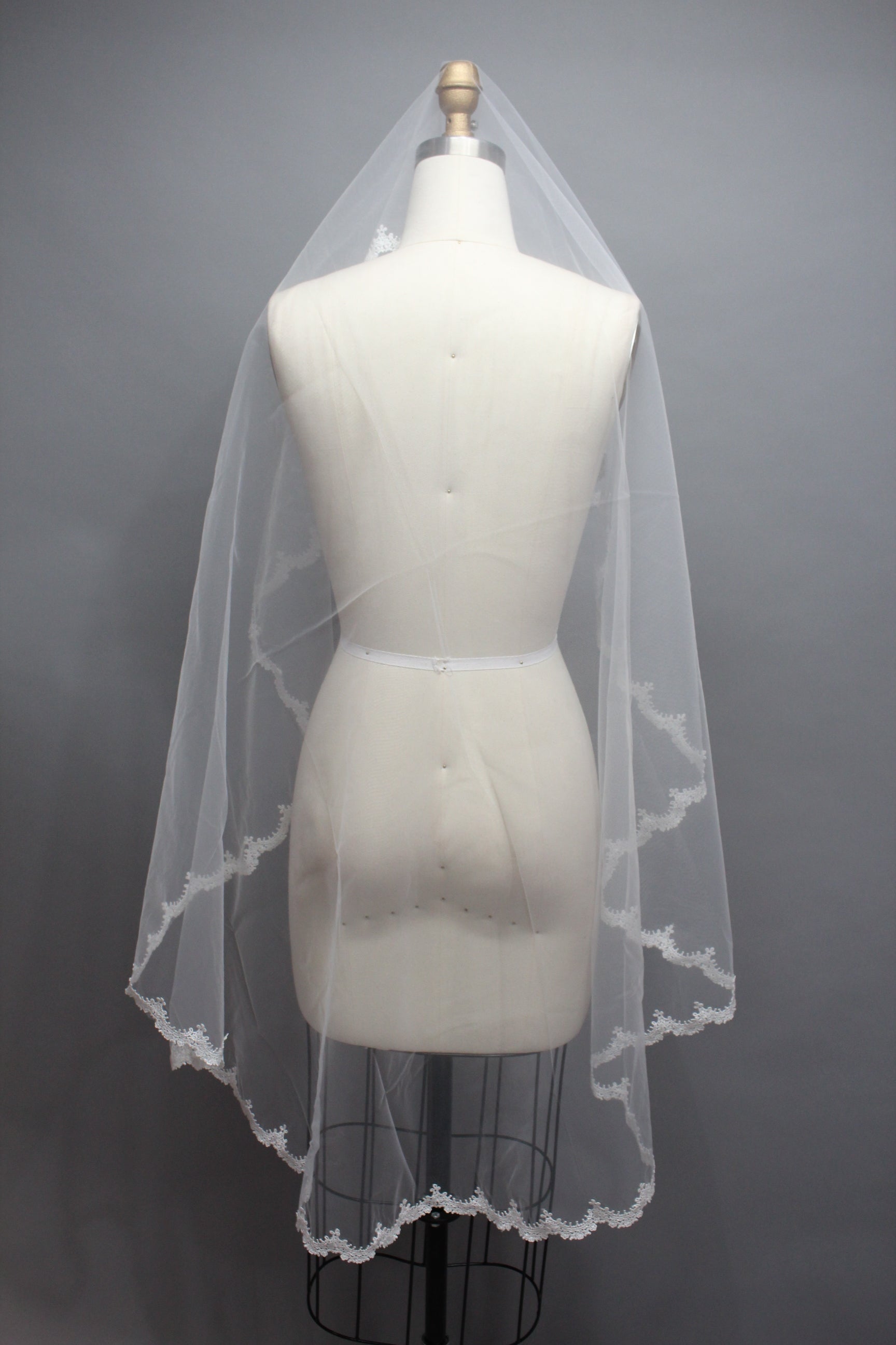 Wholesale Scalloped - Edge Bridal Veil T008