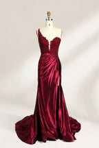 A mannequin displays a teal satin gown. It features a deep V - neckline with lace embroidery on the bodice, a ruched skirt, and a mermaid silhouette. The elegant details and shiny fabric create a glamorous look, perfect for formal events like proms or galas.6