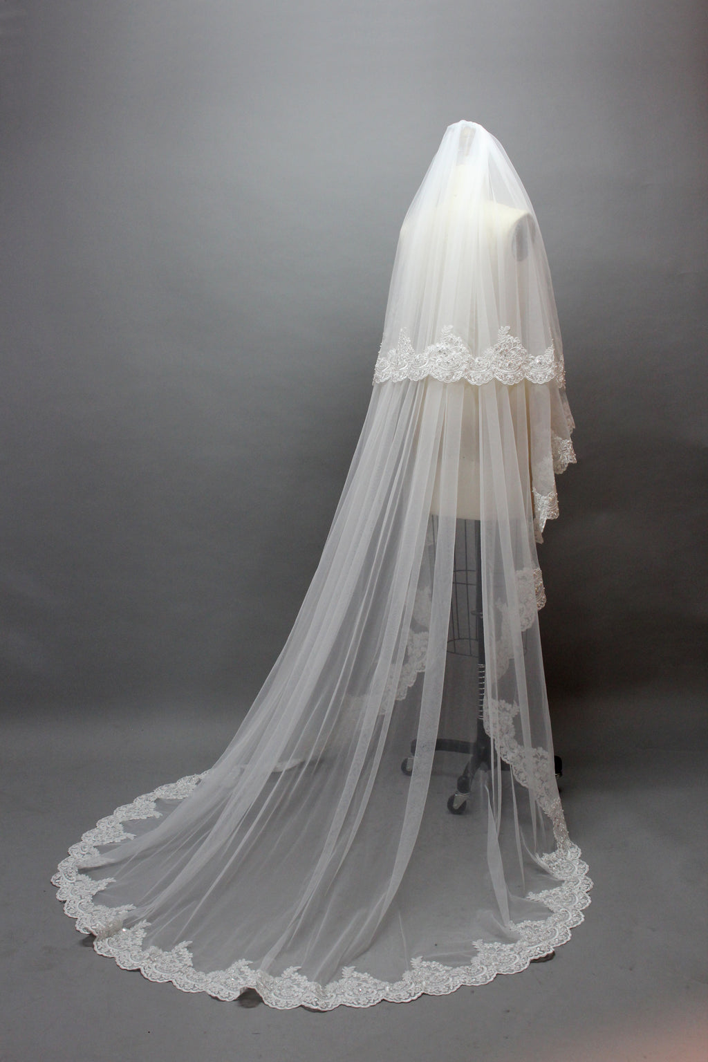 Enchanting Lace Veil - Adding Romance and Elegance to Your Wedding