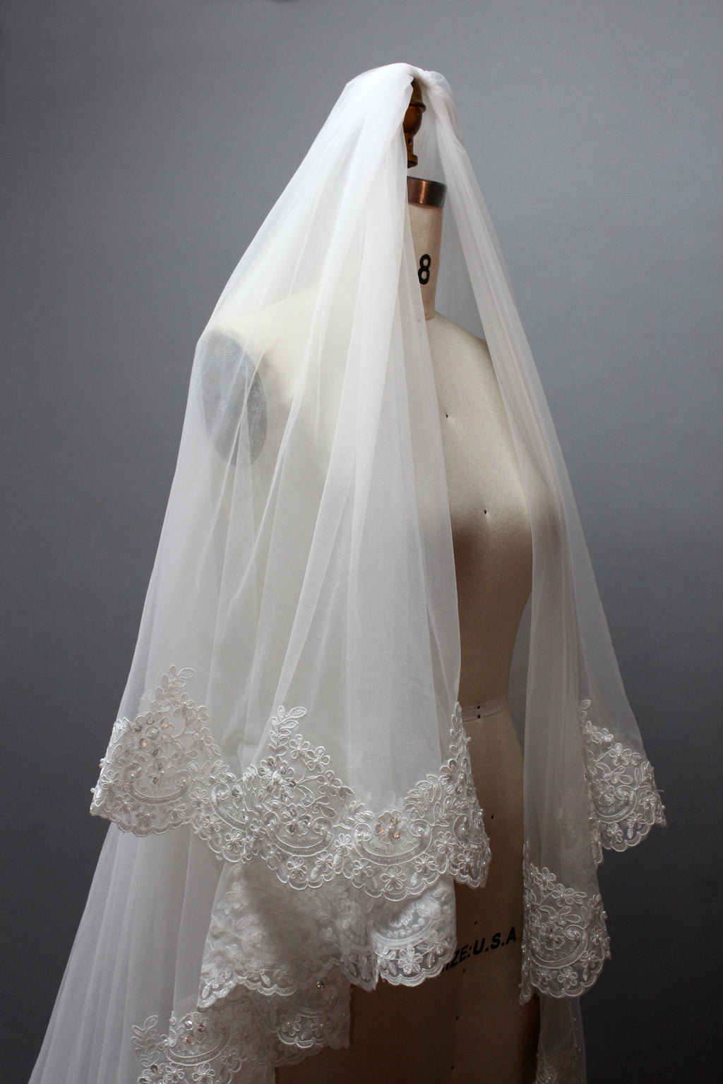 Enchanting Lace Veil - Adding Romance and Elegance to Your Wedding