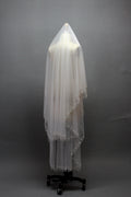 Graceful Lace and Pearl Veil - Enhancing Your Bridal Beauty T014