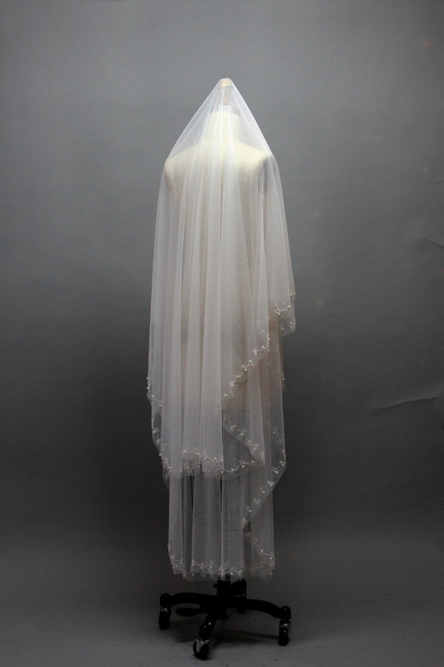 Graceful Lace and Pearl Veil - Enhancing Your Bridal Beauty T014