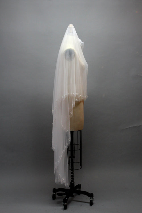 Graceful Lace and Pearl Veil - Enhancing Your Bridal Beauty T014
