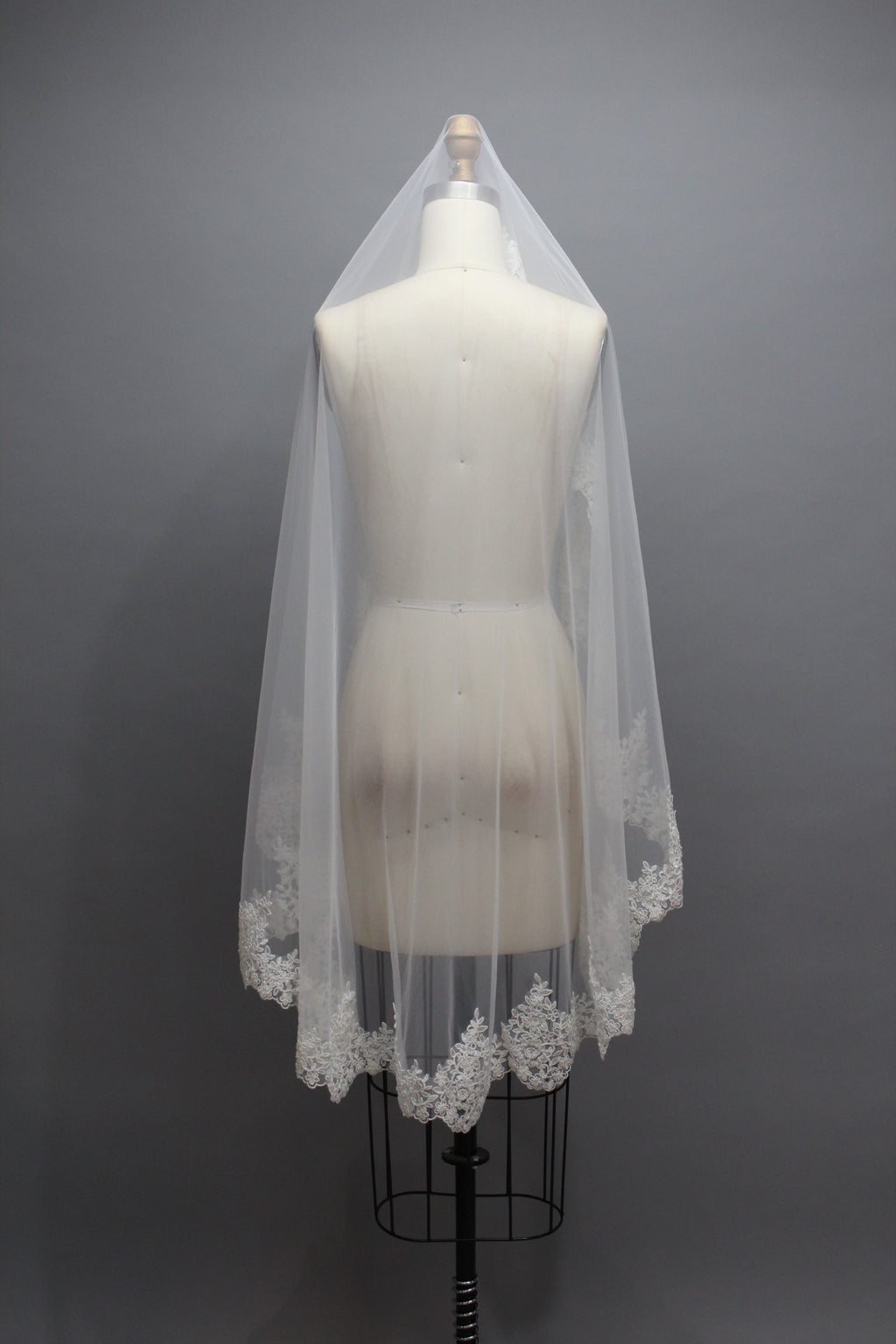 Wholesale Lace-Trimmed Bridal Veil t451