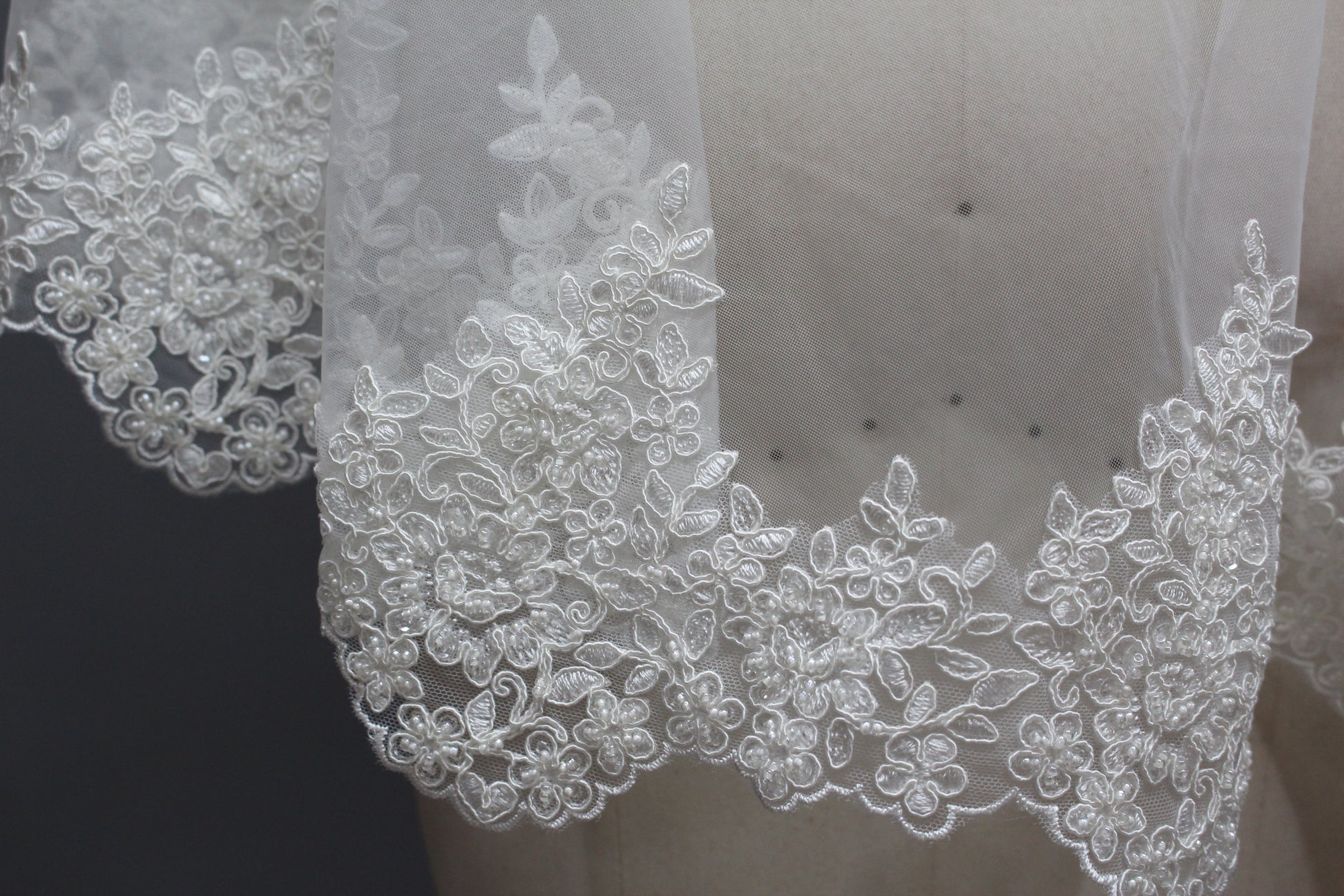 Wholesale Lace-Trimmed Bridal Veil t451