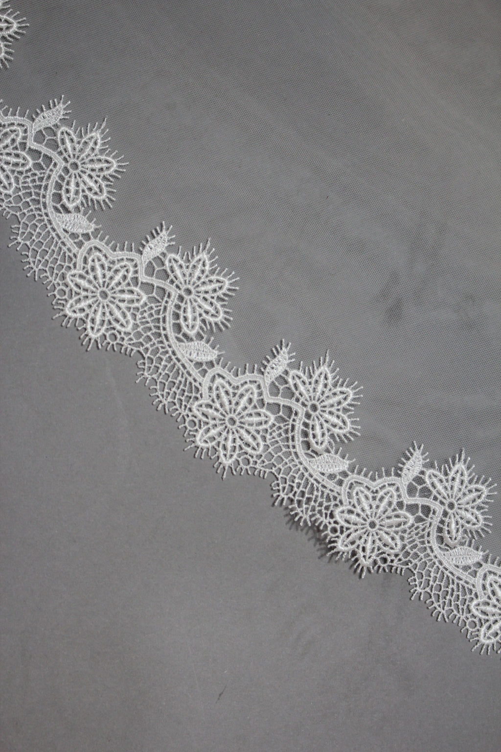 Wholesale Lace - Trimmed Long Bridal Veil - Style T022