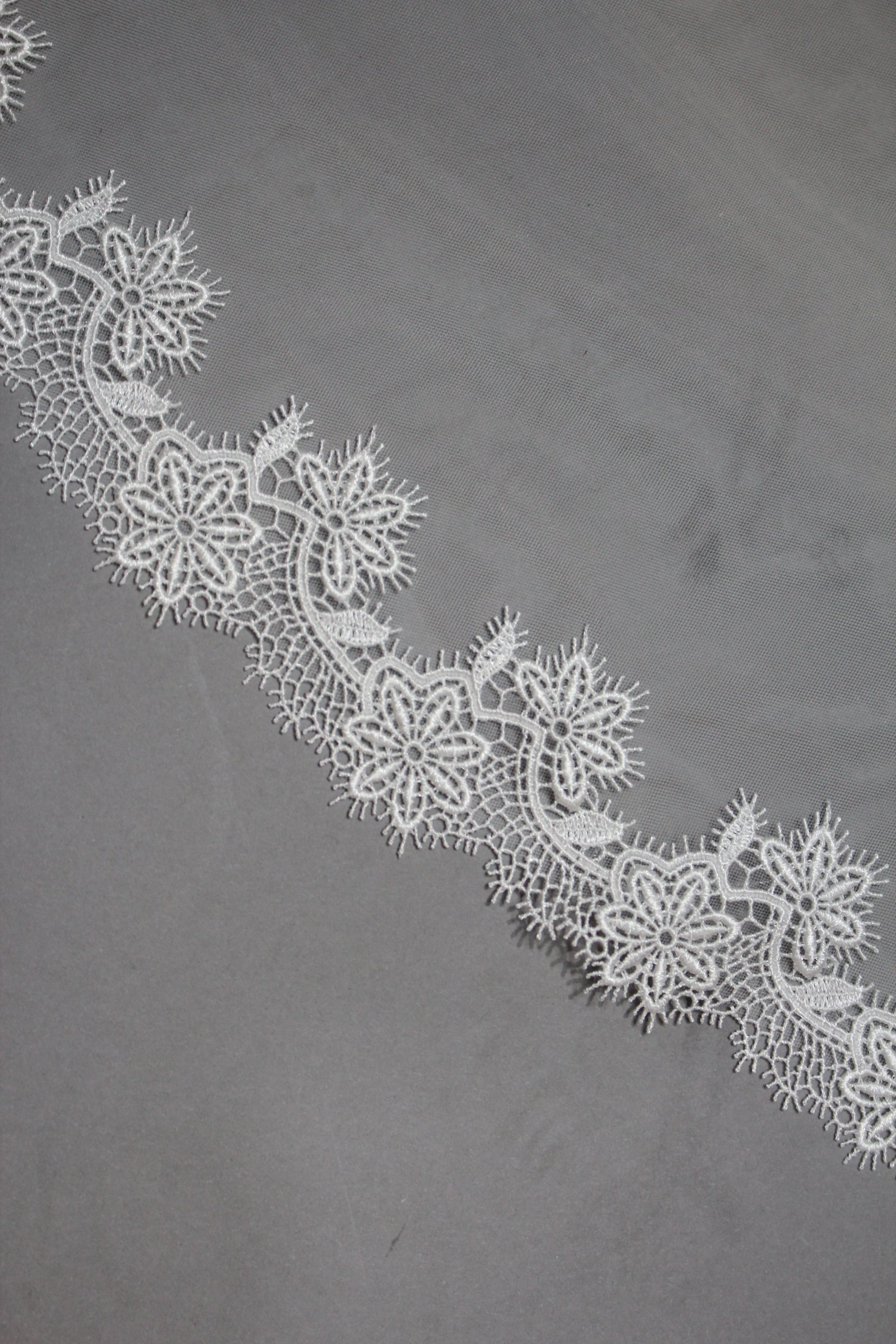 Wholesale Lace - Trimmed Long Bridal Veil - Style T022