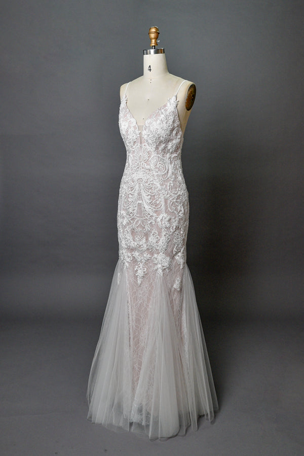 Elegance Unveiled Wholesale Lace Mermaid Wedding Gown with Tulle 3282