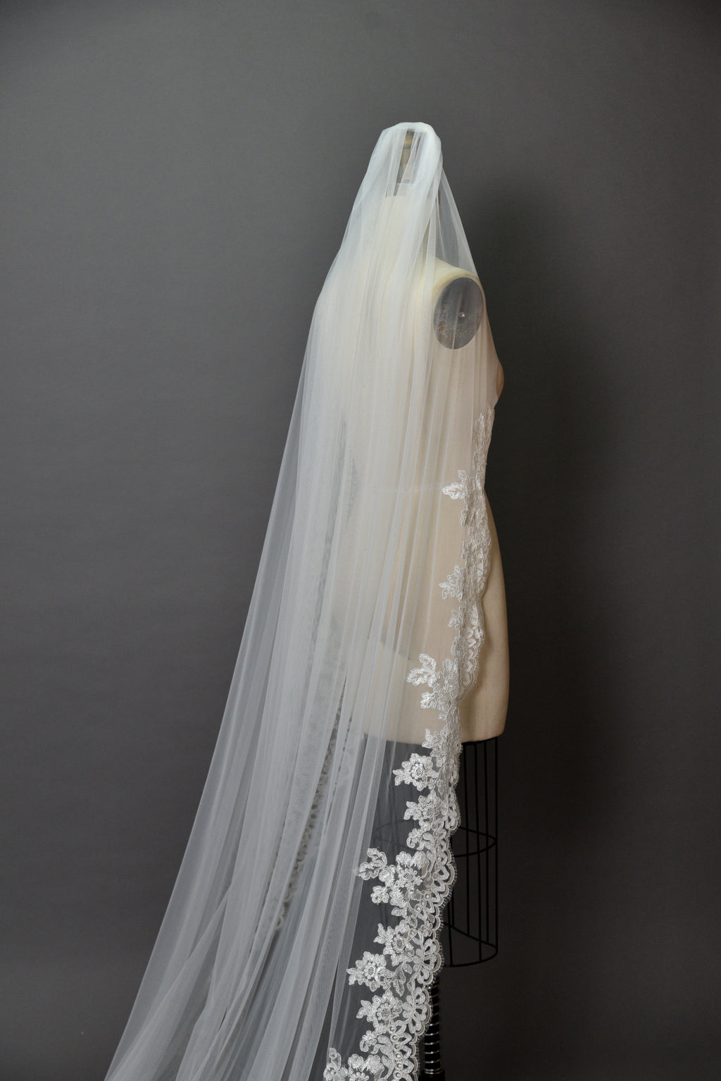 Wholesale Floral Lace Cathedral Bridal Veil – Sheer Tulle t024
