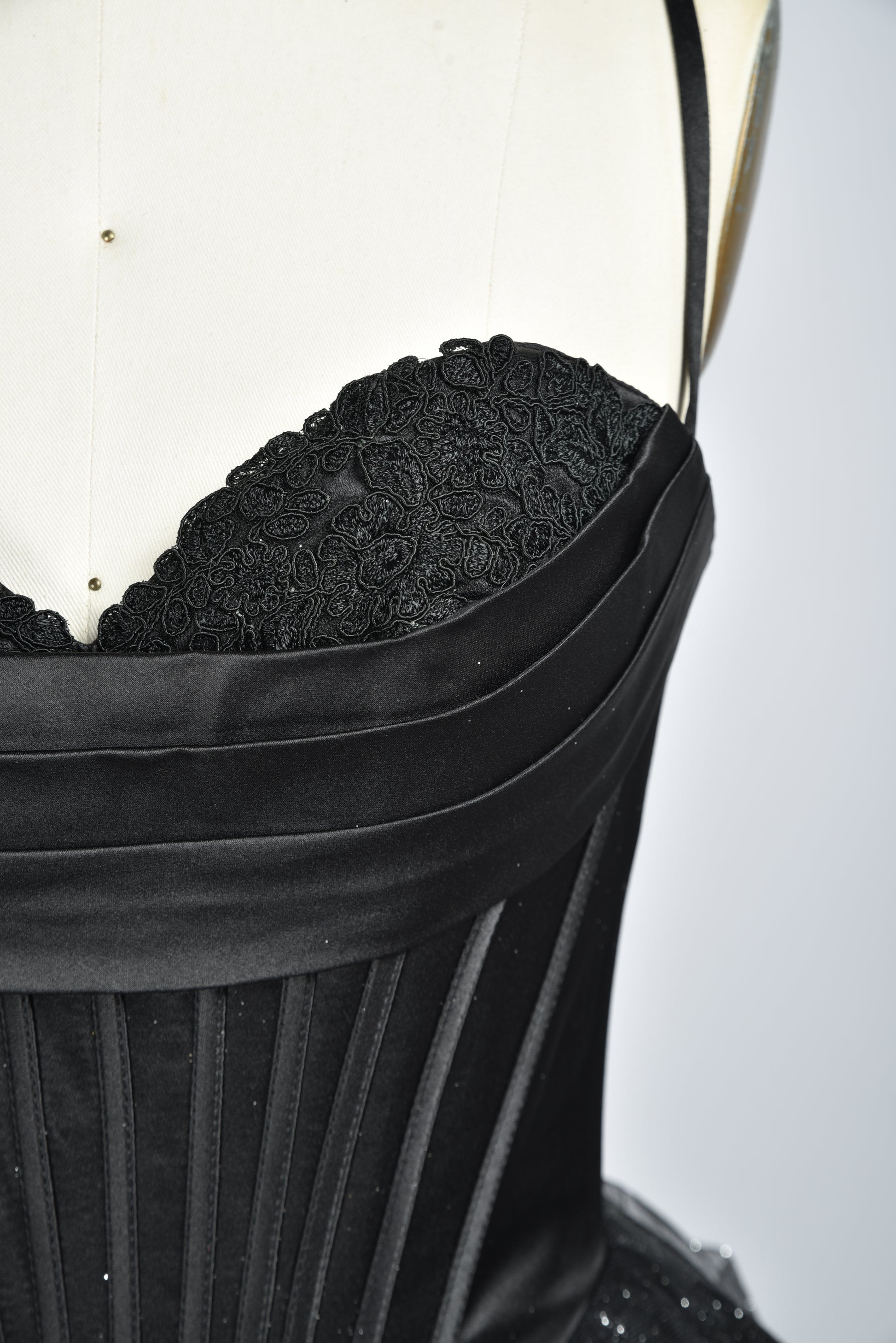 Wholesale Black Sequin Ruffled Spaghetti-Strap Evening Gown 33337