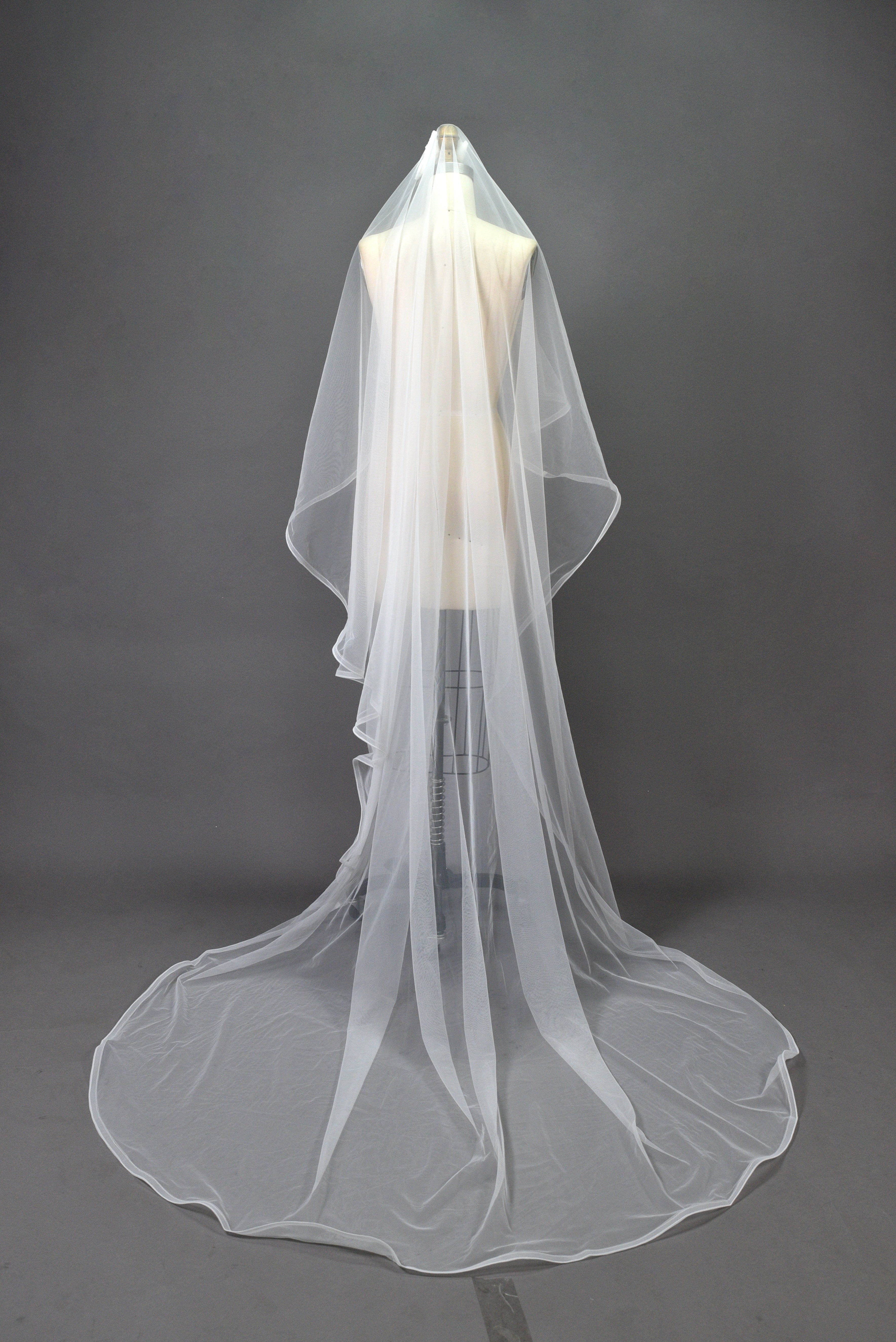 Wholesale Tiered Sheer Bridal Veil, Flowy Tulle Wedding Veil t027b
